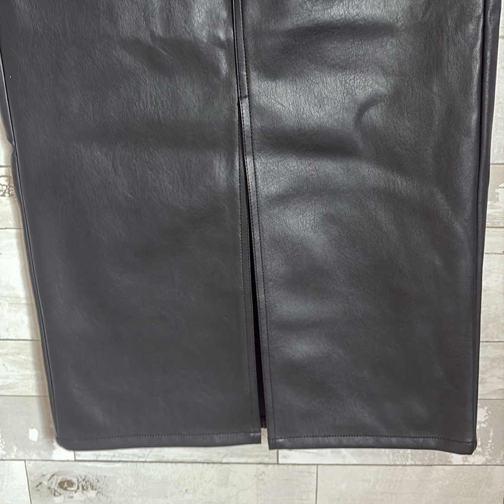 NWT RW&CO. Faux Leather Black Midi Skirt 🌟Bundle and Save 2/$30🌟 - Picture 5 of 11